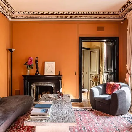 Vintage Luxury Jaccuzi Apartment Paris
